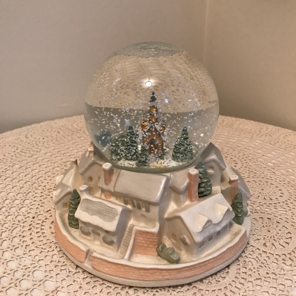 Lenox New England Hilltop Ceramic Musical Snow Globe